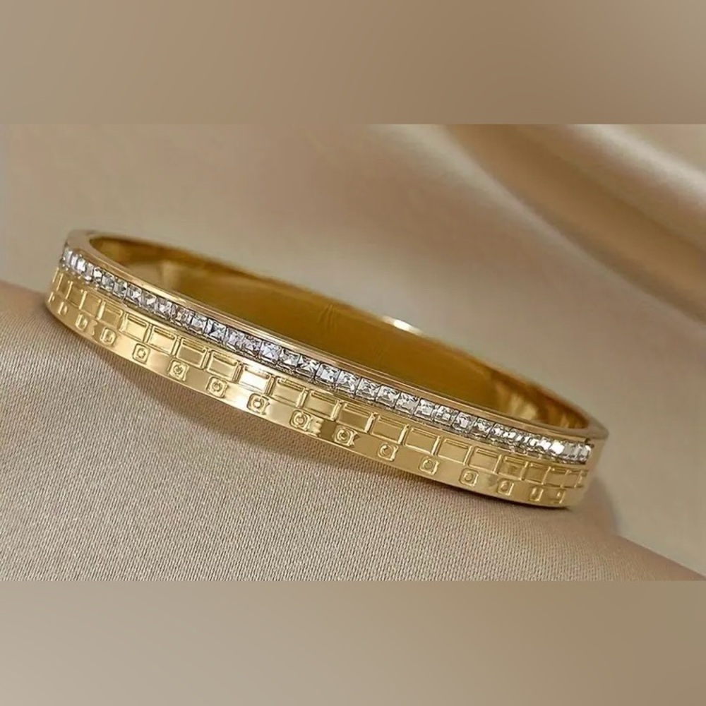 Square Rhinestone Fashion Bangle - Textured
Stainless Steel Gold Plated